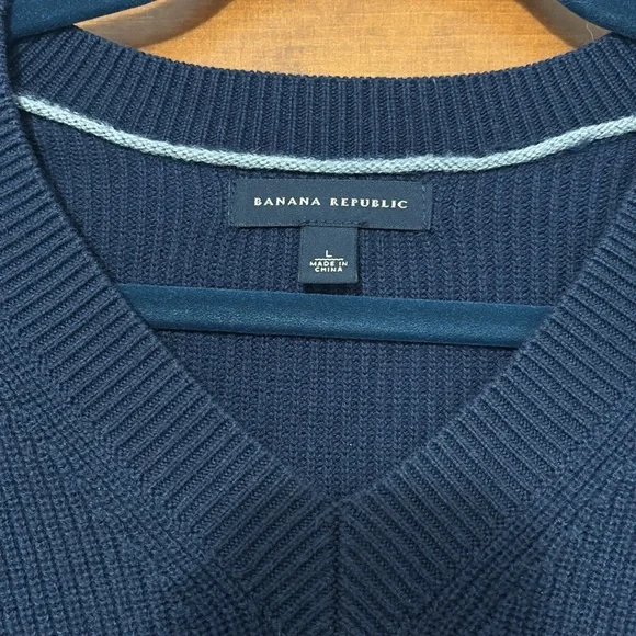 Banana Republic | Men's Navy V-Neck Sweater - Picture 2 of 5